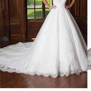 Elegant White Lace Wedding Dress